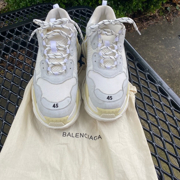 Balenciaga Triple S - Picture 2 of 8